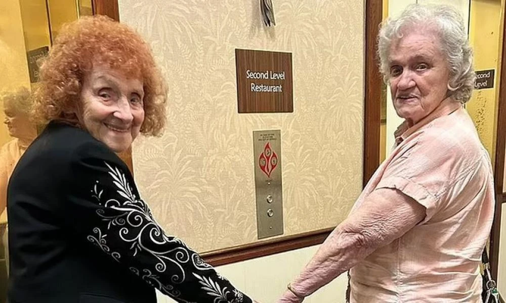 Ραγίζουν καρδιές οι 90χρονες αδερφές που βρίσκονται για τελευταία φορά - «Τα λέμε στον παράδεισο»